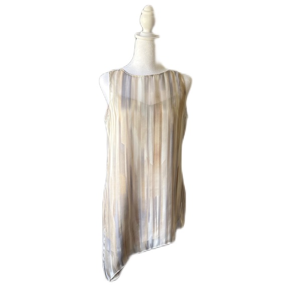 WHBM -Dressy top that combines comfort and style - Picture 1 of 1